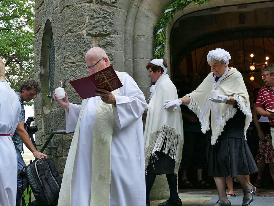 Nachfeier des Mährisch-Neustädter Wachsstockfestes an der Weingartenkapelle (Foto: Karl-Franz Thiede)